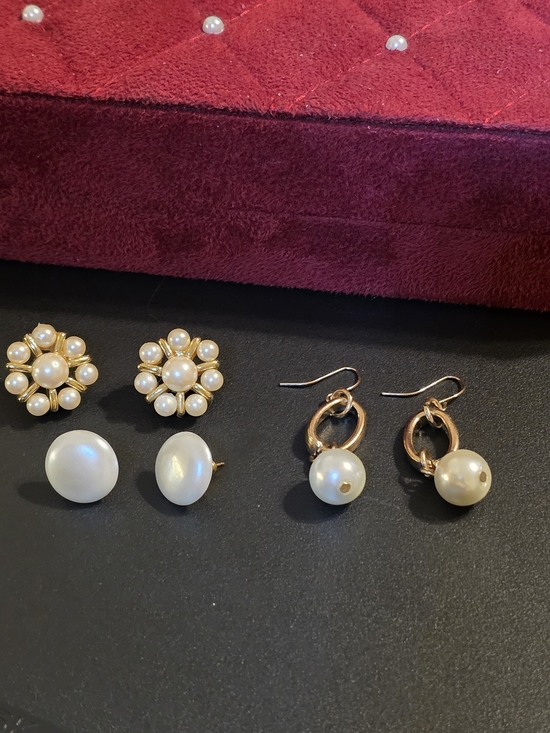 Vintage Jewelry - Vintage Pearl Earring Trio in White and Gold